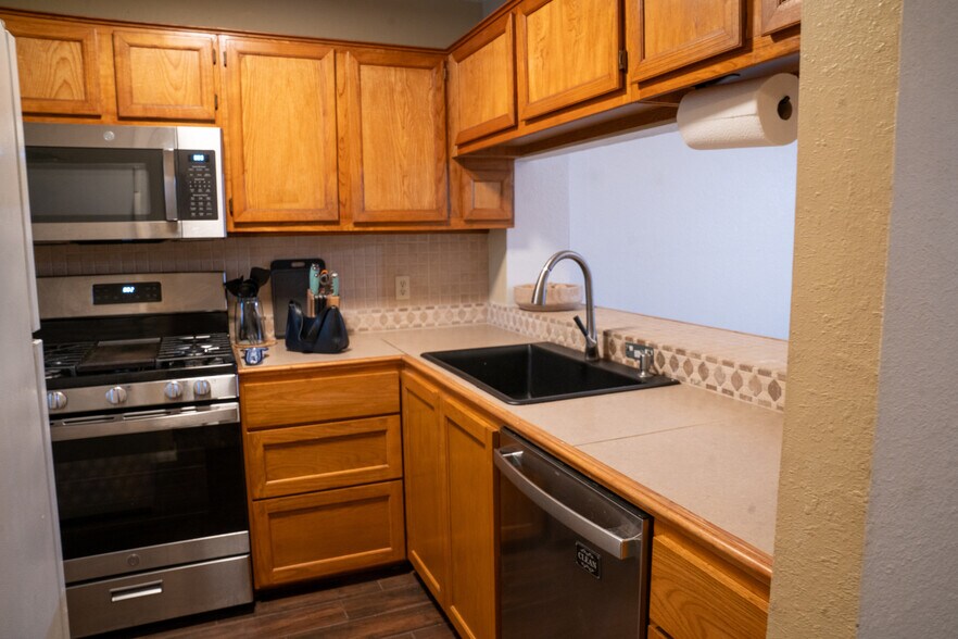 Building Photo - 11404 Walnut Ridge Dr