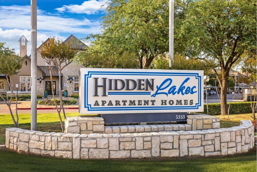 Primary Photo - Hidden Lakes
