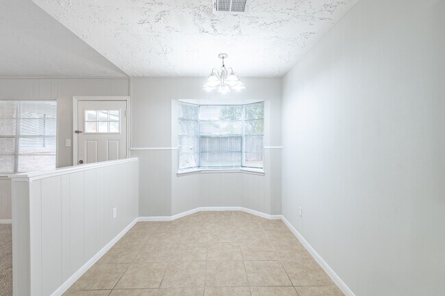 Building Photo - 4611 Wee Lassie Ln