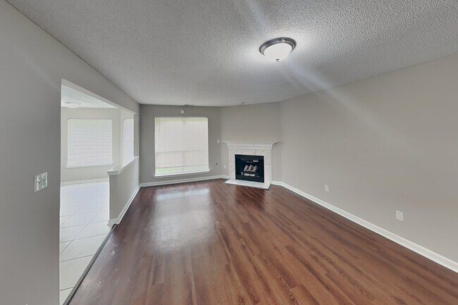 Building Photo - 5657 Wolf Pack Dr