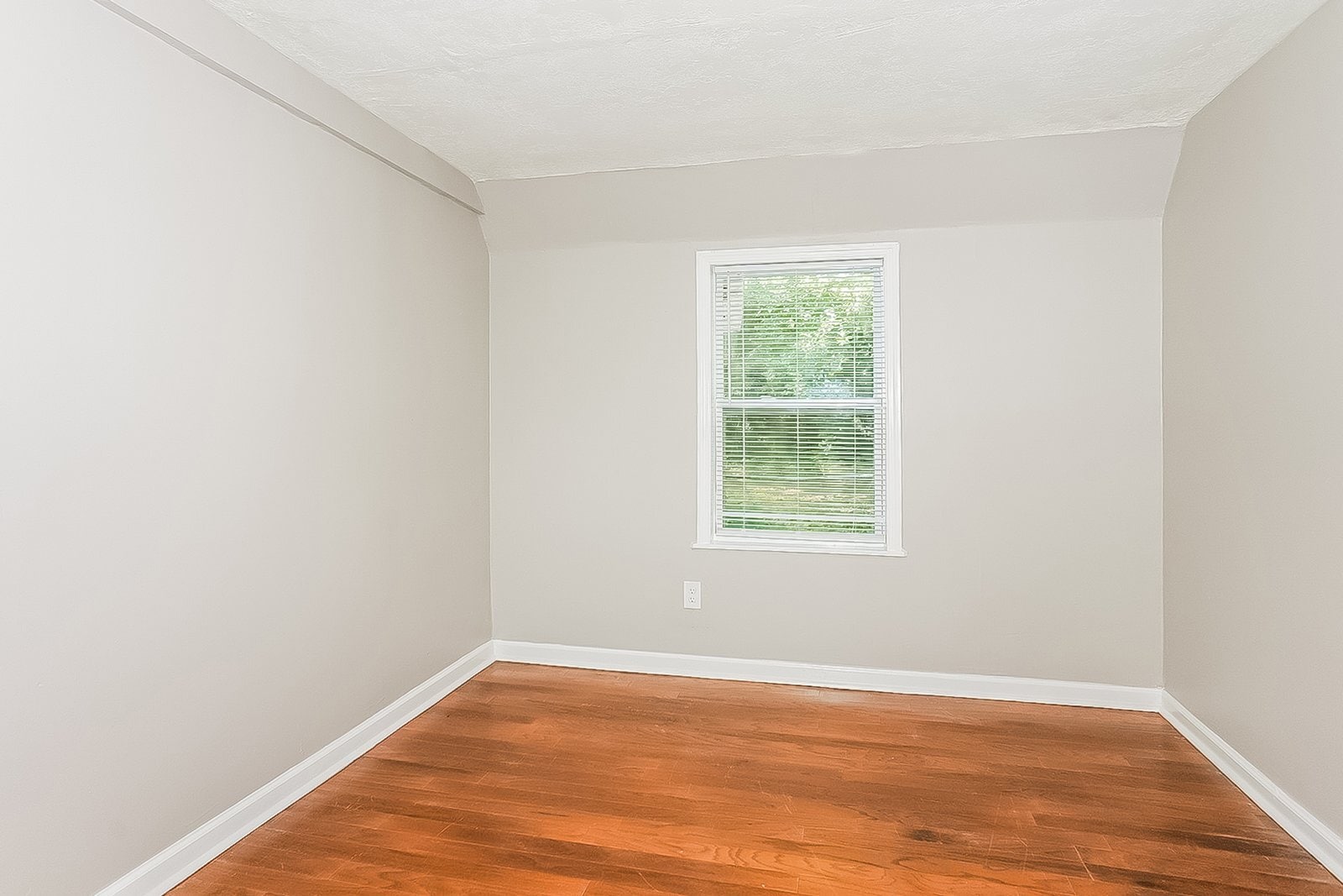 Building Photo - 3406 Seneca Ave