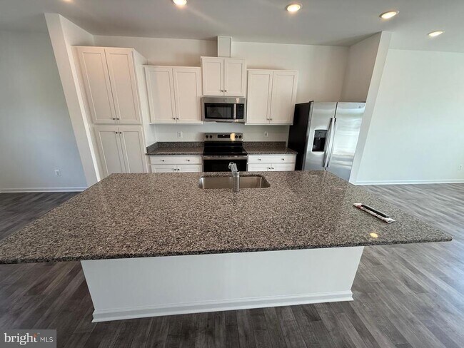 Building Photo - 36106 Wilderness Shores Way