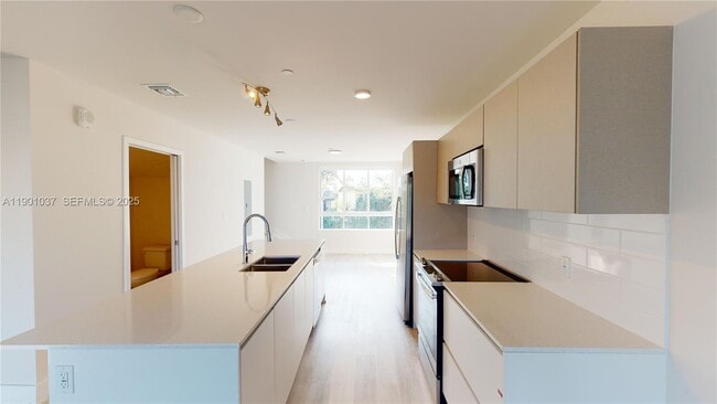 Building Photo - 2555 NE 193rd St