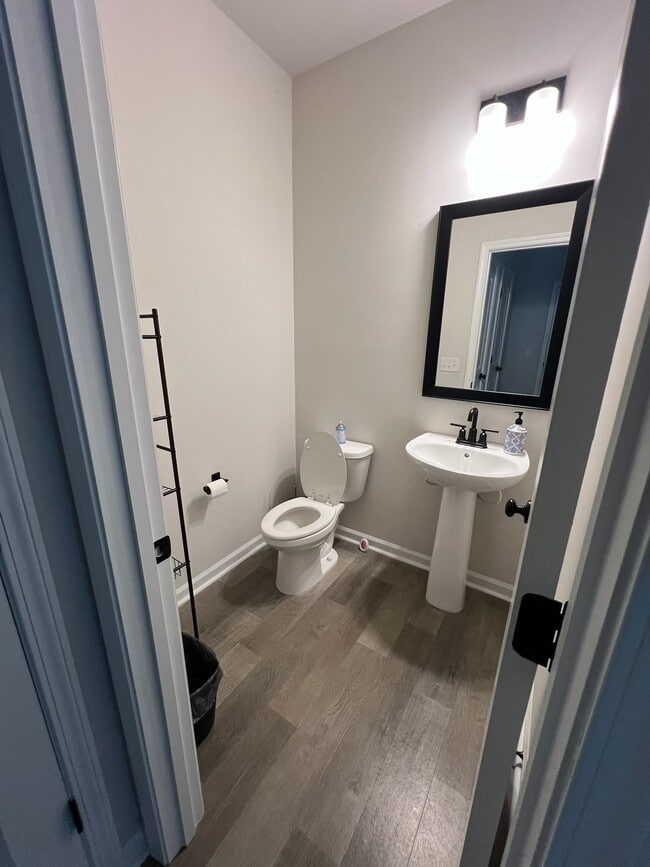 Building Photo - 218 Parkwood Vista Way