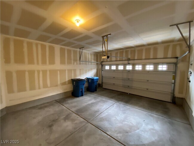 Building Photo - 10436 Yew Blossom Ave
