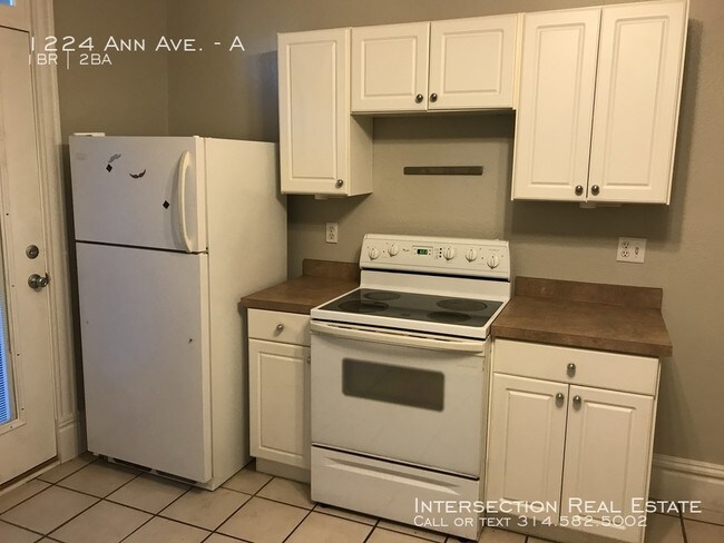 Building Photo - Stunning, Two-Level Soulard Apartment