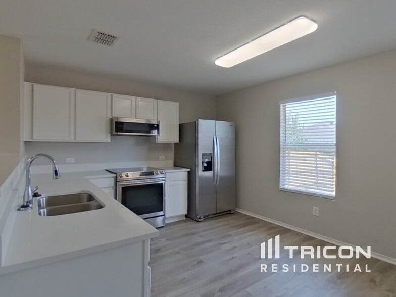 Building Photo - 14124 Cochise Dr