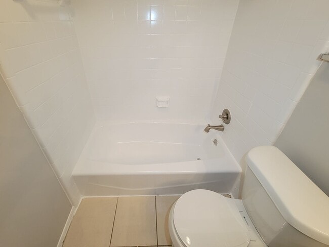 Building Photo - Three bedroom 2 full bath duplex style hom...