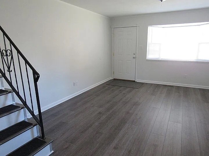 Living Room - 917 Pioneer Ln