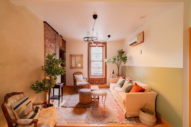 Building Photo - Cohabs Co-Living at Bedford 645