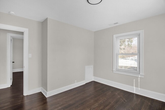 Building Photo - Lovely 3 bedroom, 1 bathroom home in High Point with LVP throughout!