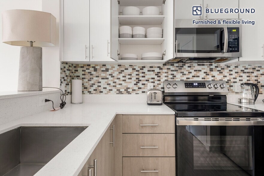 Building Photo - 3880 NE 6th Ave