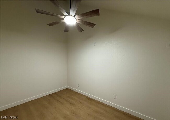 Building Photo - 460 Elm Dr