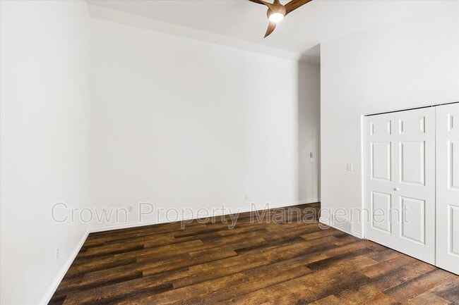 Building Photo - 2530 E Edgewood Dr