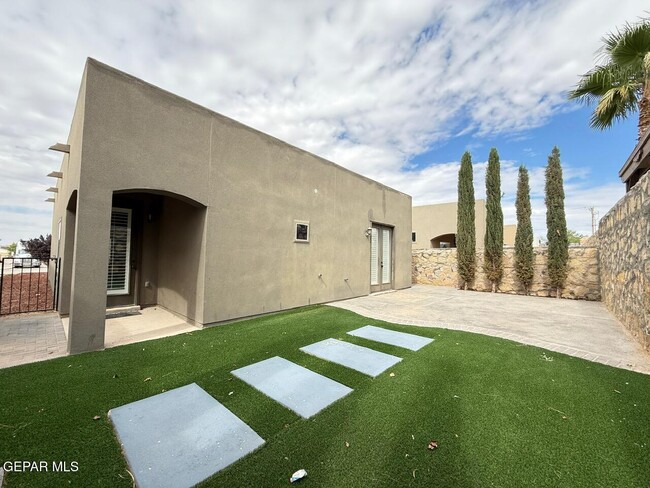 Building Photo - 13454 Everingham St