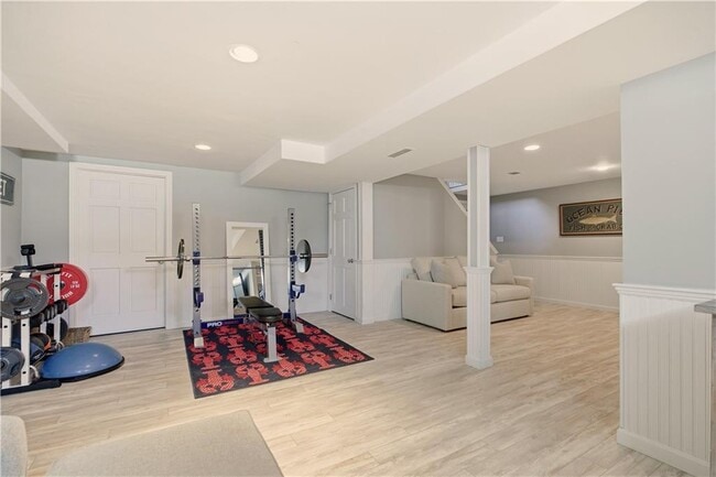 Building Photo - 105 Lilac Ln