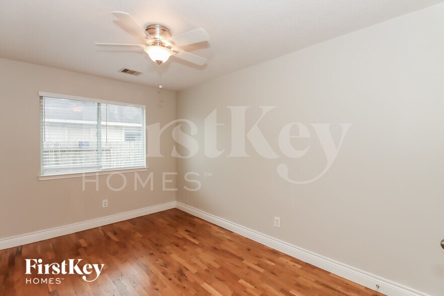 Building Photo - 13531 High Banks Ln