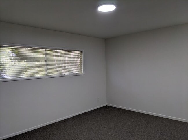 Building Photo - 3 Bed 2 Bath House