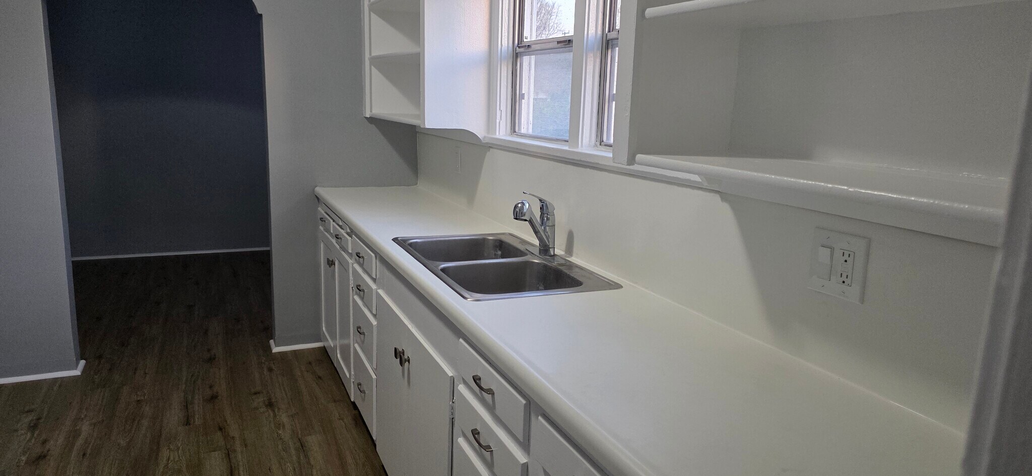 Building Photo - 3304 N Mountain View Ave