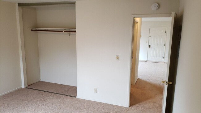 Building Photo - 5125 Panama Ave