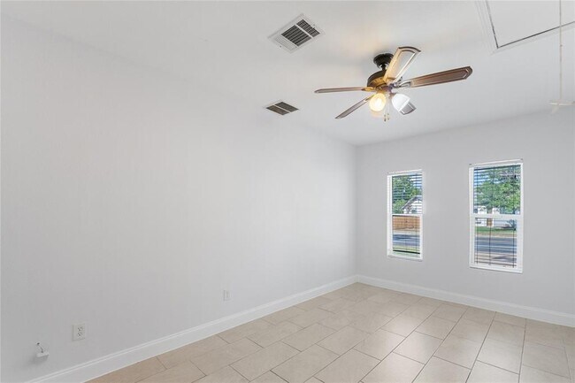 Building Photo - 3020 Great Valley Dr