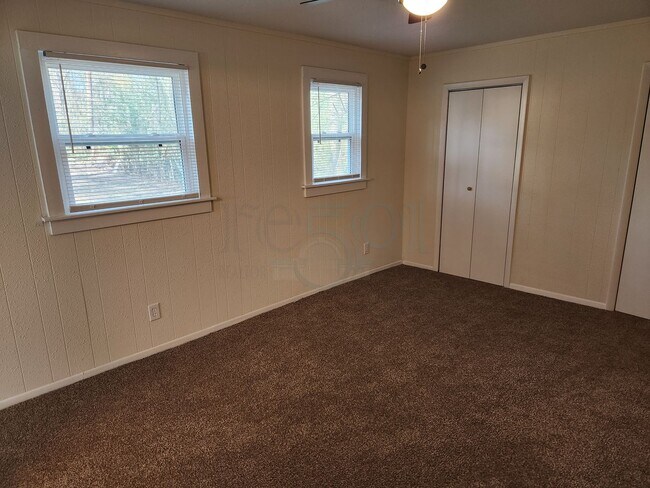 Building Photo - *Availabe Soon* Completely Remodeled Home!