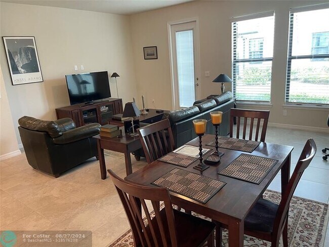 Building Photo - 2127 Appleton Cir S