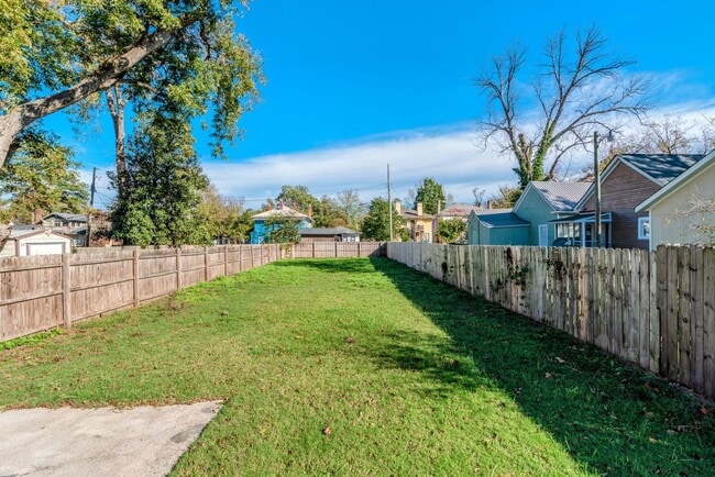 Building Photo - 1 bed/1 bath house for rent close to Downtown Augusta, with off-street parking!