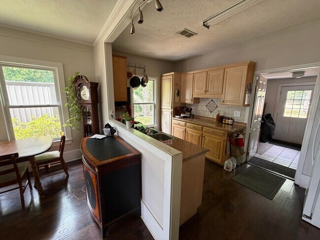Building Photo - 532 Middleton Dr