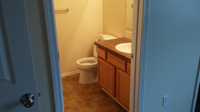 Building Photo - Meridian, 4 bedroom,2.5 Bathroom, 2 car garage, 1546 Sqft, Destiny Cove Sub.,
