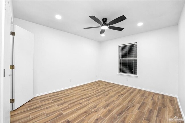 Building Photo - 14 1st St