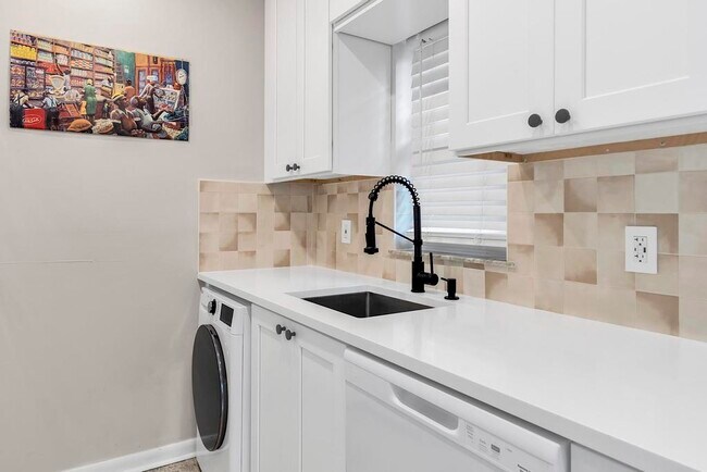 Building Photo - 17 Ocean Breeze