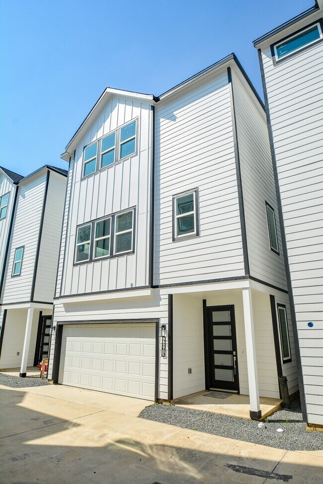 Building Photo - 426 Sikes St