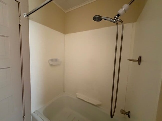 Building Photo - 22 1/2-22 1/2 Willis Ave