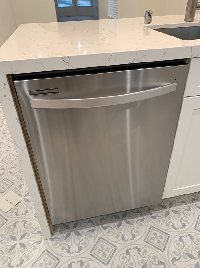Dishwasher - 42 Navy St