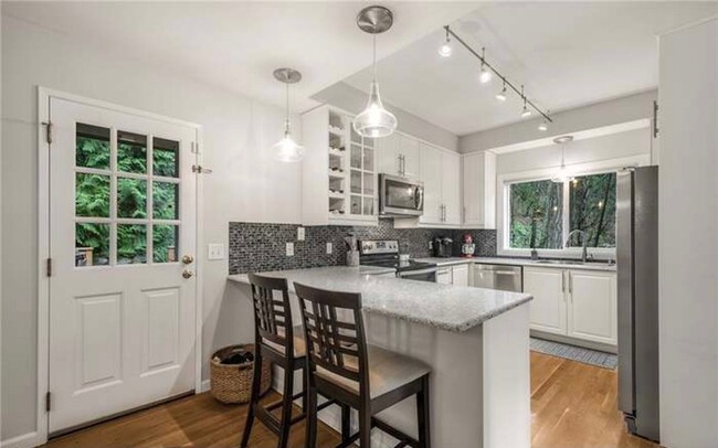 Building Photo - Love at First Sight - Beautiful 3 Bedroom ...