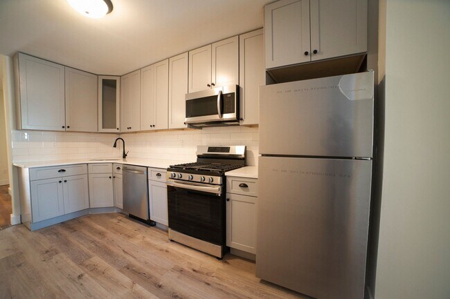 Building Photo - 206 48th St