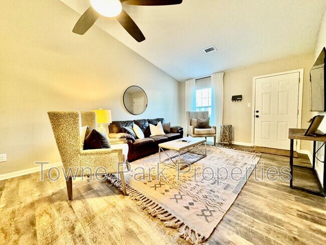 Building Photo - 549 Edgecliff Ln
