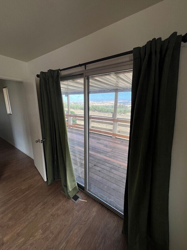 Building Photo - Oroville 4 bed 2 bath 3300sqft country hom...