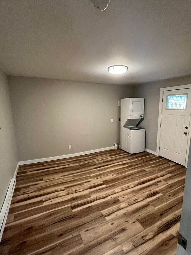 Building Photo - River RD