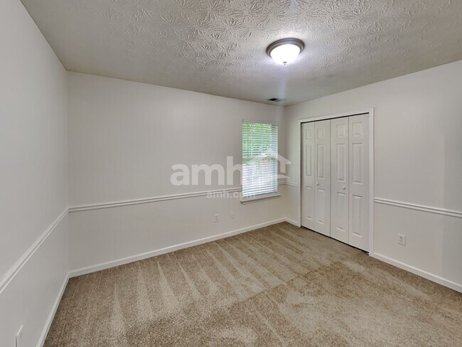 Building Photo - 3254 Ashgrove Ln SW