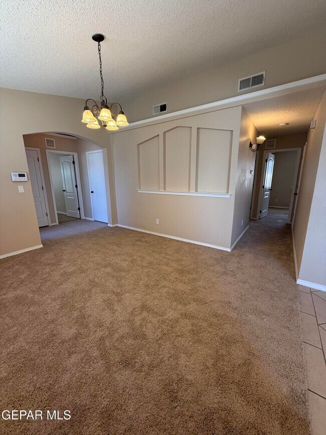 Building Photo - 732 Desert Sage Dr