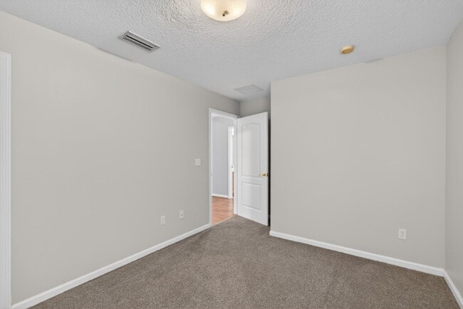 Building Photo - Eagle Harbor Townhome
