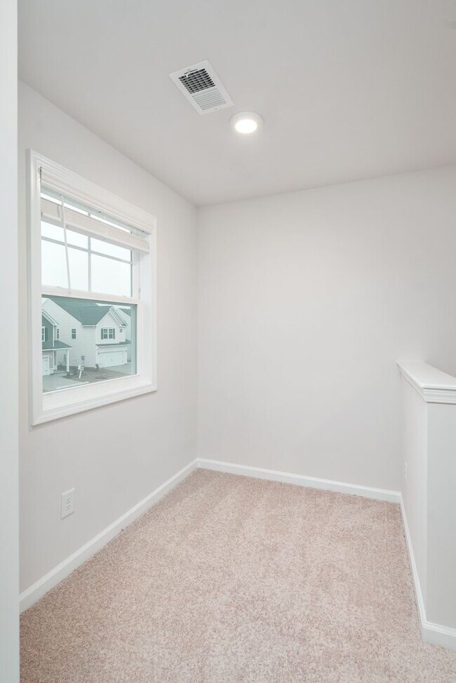 Building Photo - 775 Justify Lp