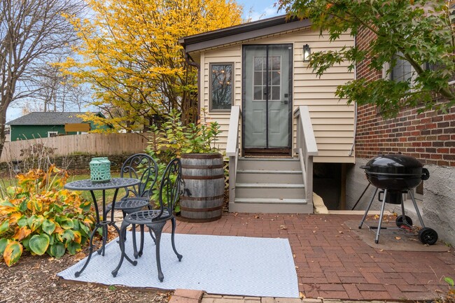 Building Photo - Charming 3-Bedroom Home in Webster Groves!