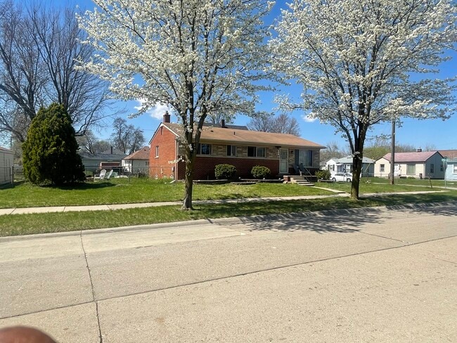 Primary Photo - 24 Avery St