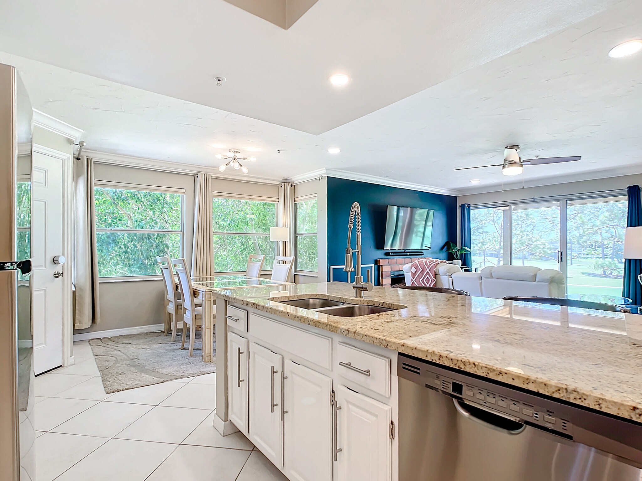 Kitchen - 2400 Feather Sound Dr Apt 421