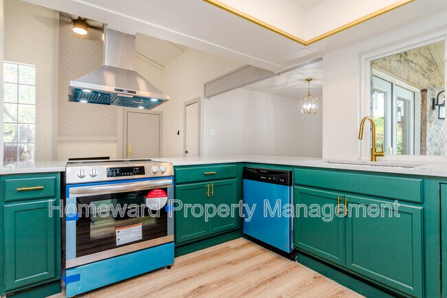 Building Photo - 2026 Via Ballena