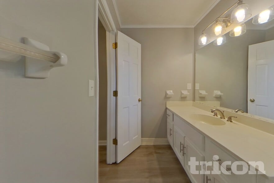 Building Photo - 4809 Glenwhite Dr