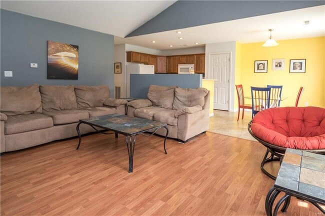 Building Photo - Home in Pioneer Ridge – Pet Friendly & Min...